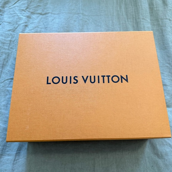 Men’s all white leather sneakers 11.5 - Picture 2 of 3